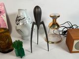 divers objets posés sur une table