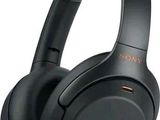 une paire d'écouteurs Sony posés l'un sur l'autre