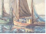 two boats that are sitting in the water