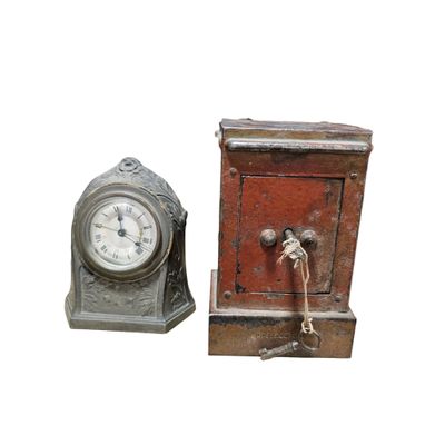 deux horloges placées l'une à côté de l'autre