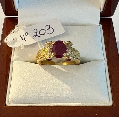 Bague en or jaune, signée - KORLOFF - sertie d'un rubis oval…