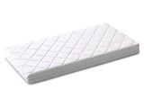 gros plan d'un matelas sur fond blanc