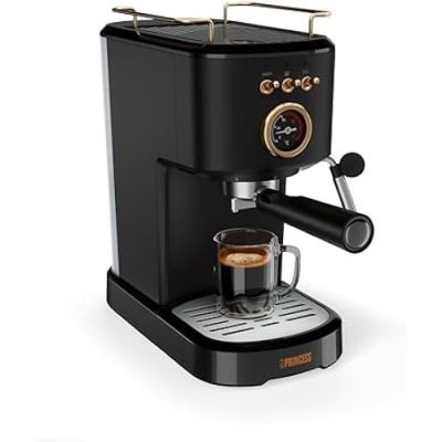 gros plan d'une machine à café sur fond blanc