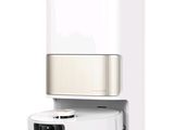 un purificateur d'air blanc fixé au mur