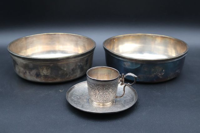 Tasse et soucoupe en argent Minerve, PB 201g ; 2 légumiers en mét...