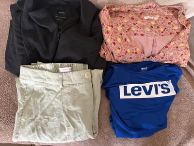 trois paires de chemises Levi's et un short Levi's