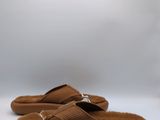 chaussons marron pour homme, avec semelles marron sur fond blanc
