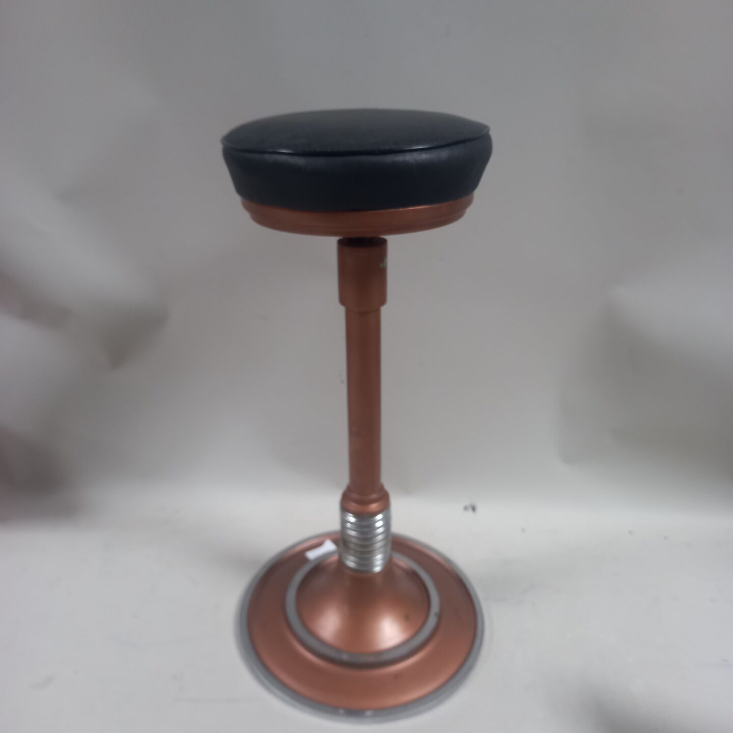 Tabouret Culbuto en métal chromé et cuivré, assise ronde en …