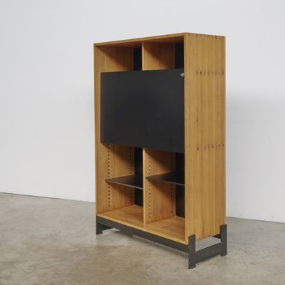 une photo d'un meuble TV avec un écran plat