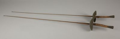 Paire d'épées d'escrime, lames mouchées à section carrée de …