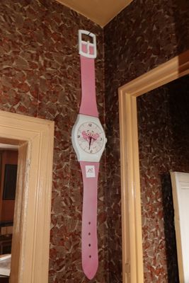 KINDER Pendule à quartz en forme de montre en pvc rose et bl…