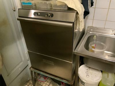 Un lave vaisselle SILANOS Lieu : SUR DESIGNATION MARTIGUES