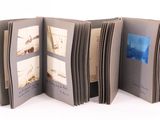 un livre ouvert avec des photos de personnes