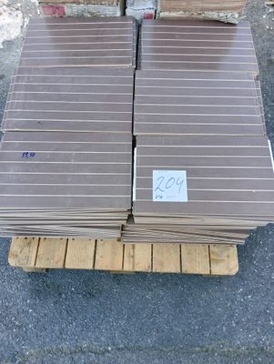 several pieces of wood are stacked on a pallet on a pallet