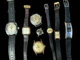 de nombreux modèles de montres sur fond noir