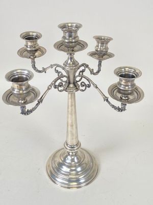 Candélabre en argent 375 millièmes à cinq feux.