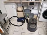 une photo d'une cuisine avec un lave-linge et un sèche-linge