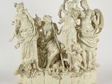 une statue représentant un groupe de personnes sur un rocher