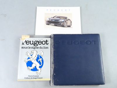 un livre bleu sur lequel figure l'image d'une voiture de sport