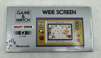 une boîte « Game & Watch » contenant un jeu