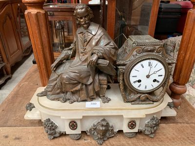 Pendule en régule et albatre à décor d'homme de Lettres.