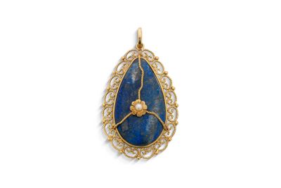 un pendentif en or et lapis-lazuli orné d'une pierre bleue en forme de larme