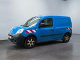 une camionnette bleue à rayures rouges et blanches garée dans une pièce blanche