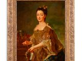 portrait d'une femme en robe verte, tenant une fleur à la main