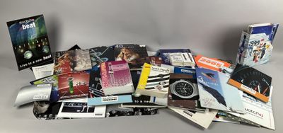 Carton comprenant un très fort lot de publicités, catalogues…