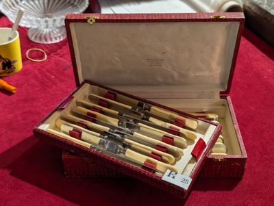 Coffret de 24 couteaux comprenant 12 couteaux de service et …