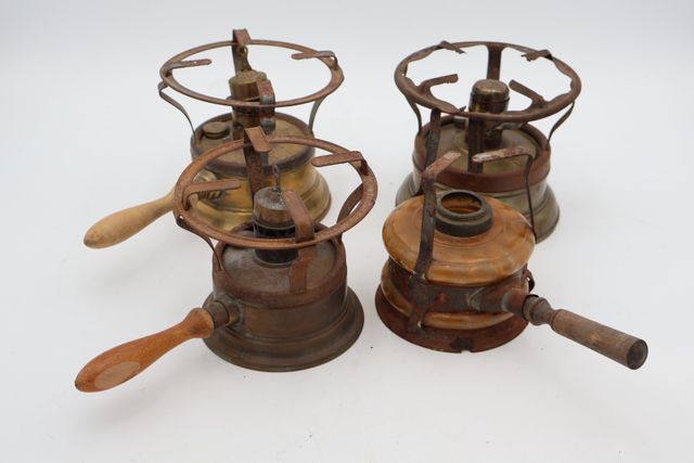 Lot de 4 réchauds anciens en cuivre et verre dont deux de marque ...