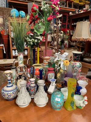 Lot de vases et divers - Photo 1