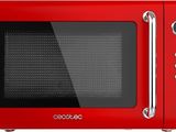 Le micro-ondes est rouge et dispose d'un écran numérique sur la porte.