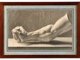 tableau représentant le pied d'une personne posé sur une table, recouvert d'un tissu