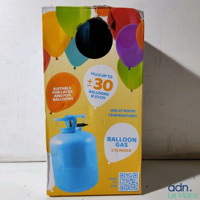 une boîte de ballons à l'hélium contenant un ballon bleu