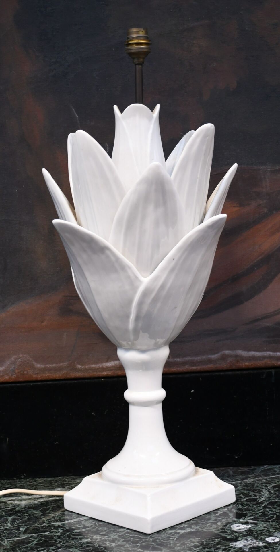 Lampe de salon en faïence émaillée blanc à décor de feuillag…