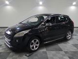 la photo d'une voiture noire garée dans un garage
