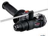 La perceuse électrique Black & Decker sert à découper un morceau de métal