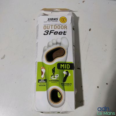 a box with a pair of foot pads on it