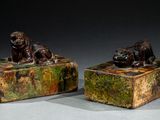 paire de figurines en bronze représentant un lion et son lionceau