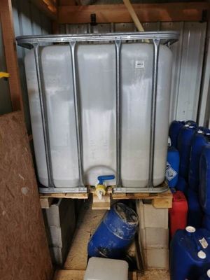 Cuve 1000L ayant contenu un produit de traitement