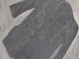une image représentant une peinture d'une chemise d'homme sur une feuille de papier