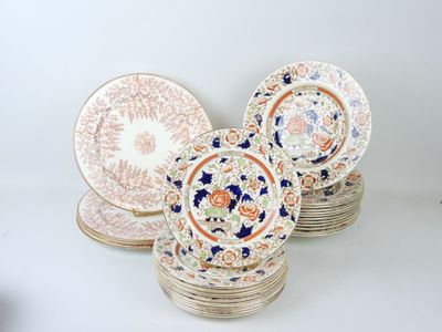 many plates that are stacked on top of each other