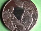 a silver coin with a picture of a man and a woman on it