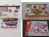 deux photos montrant un carton contenant des barbecues et un carton contenant des ustensiles de cuisine