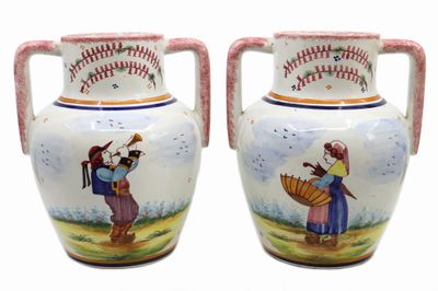 QUIMPER HB Paire de vases balustres à deux anses en faïence …