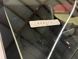 a sticker on the window of a car that says vauto