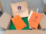 une boîte en carton contenant beaucoup de livres