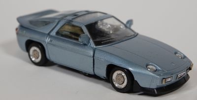 POPY - PORSCHE 928 S. Elle se transforme en robot.