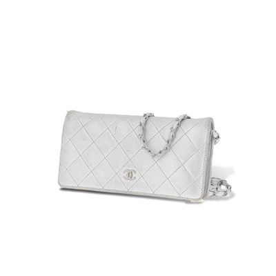 Portefeuille-sac Chanel en cuir d'agneau matelassé blanc, avec chaîne